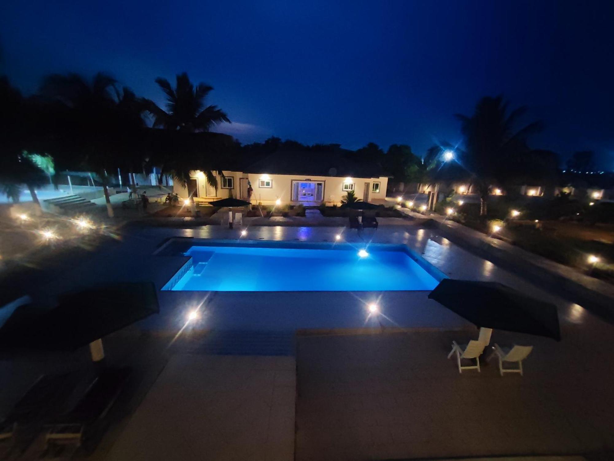 Hotel Ellisa Hospitality And Spa Accra Esterno foto
