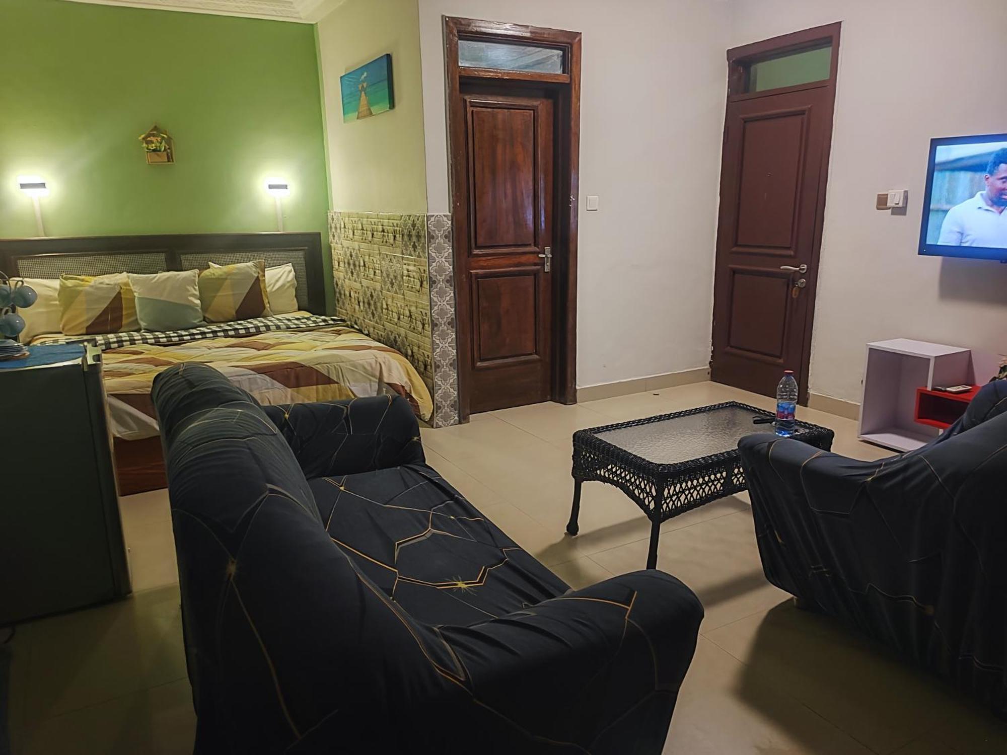 Hotel Ellisa Hospitality And Spa Accra Esterno foto