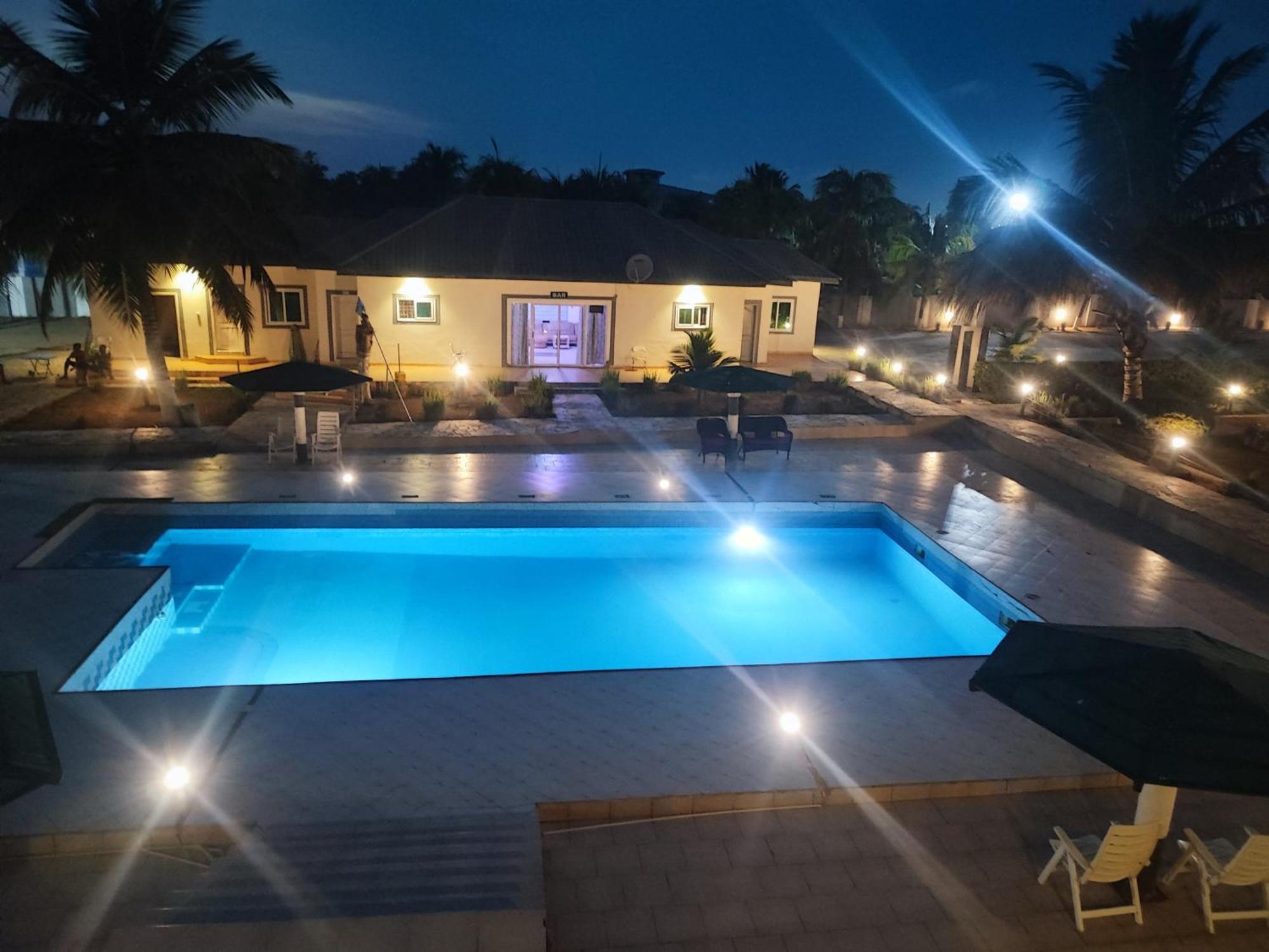 Hotel Ellisa Hospitality And Spa Accra Esterno foto