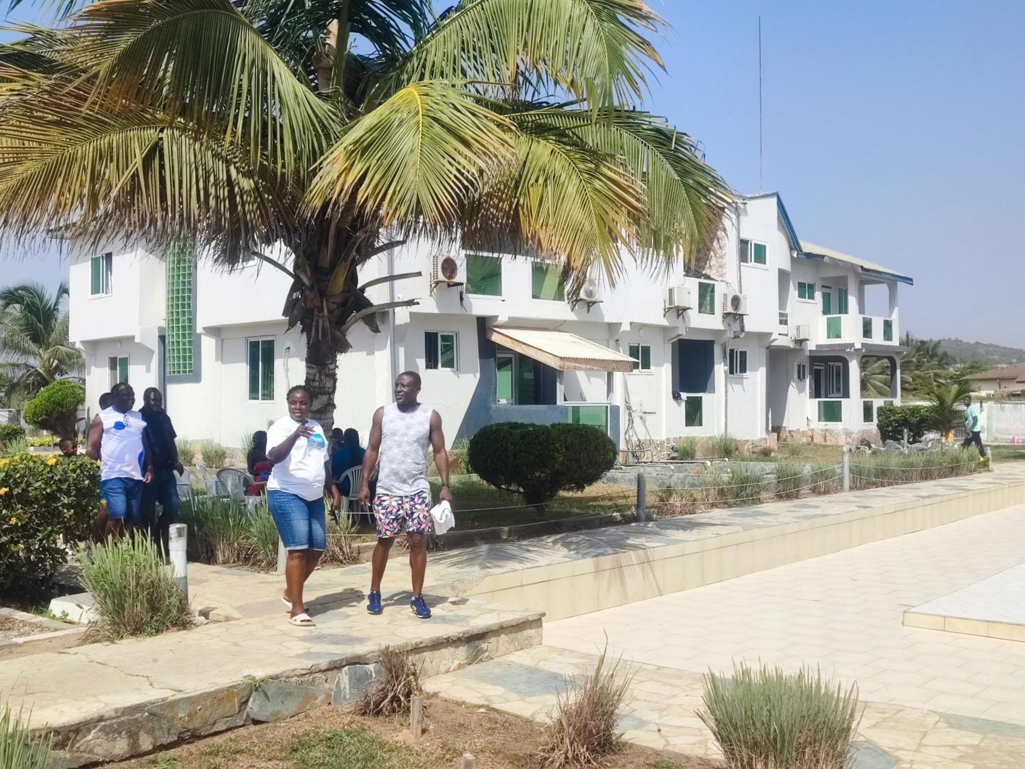 Hotel Ellisa Hospitality And Spa Accra Esterno foto