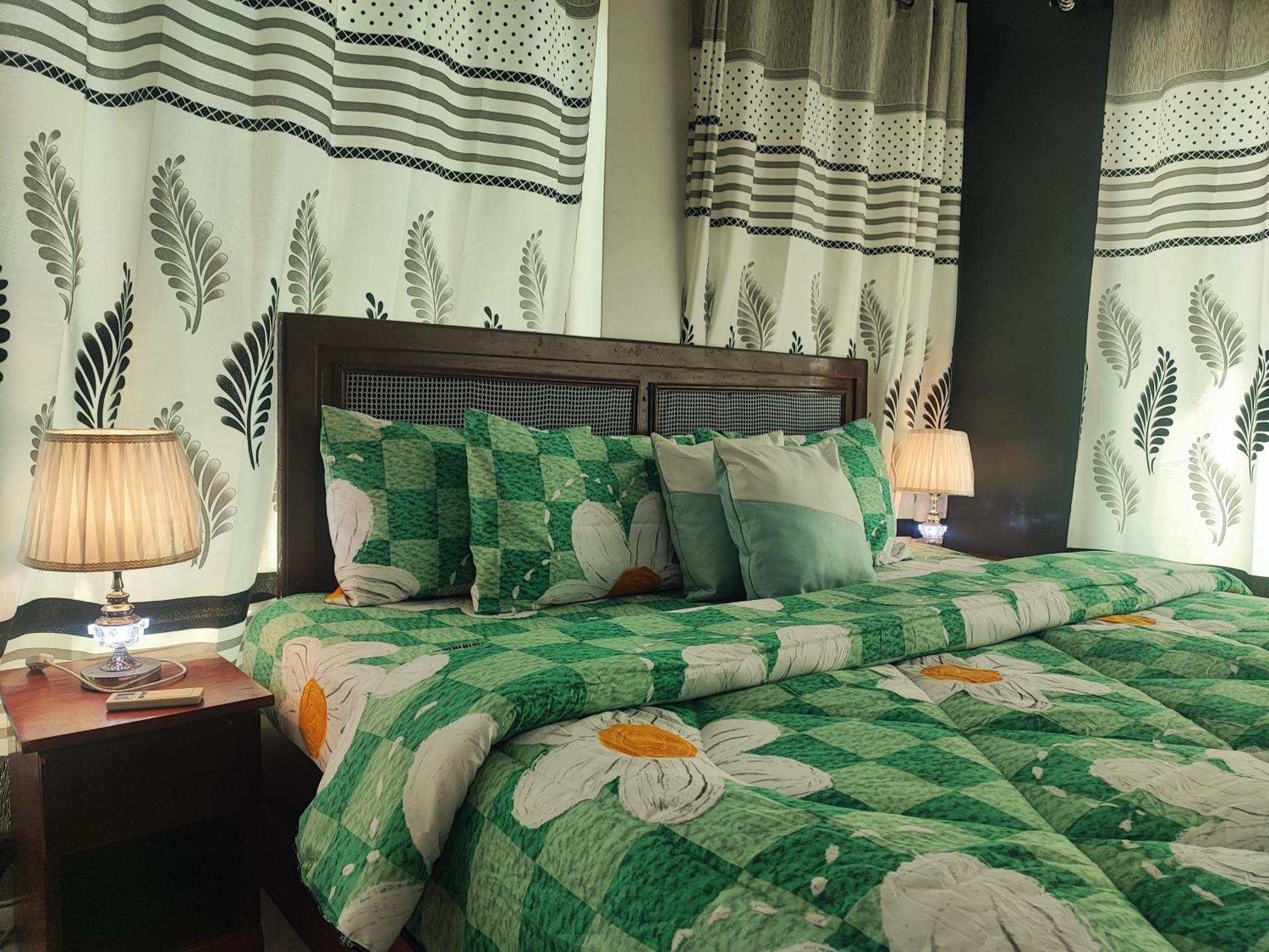 Hotel Ellisa Hospitality And Spa Accra Esterno foto