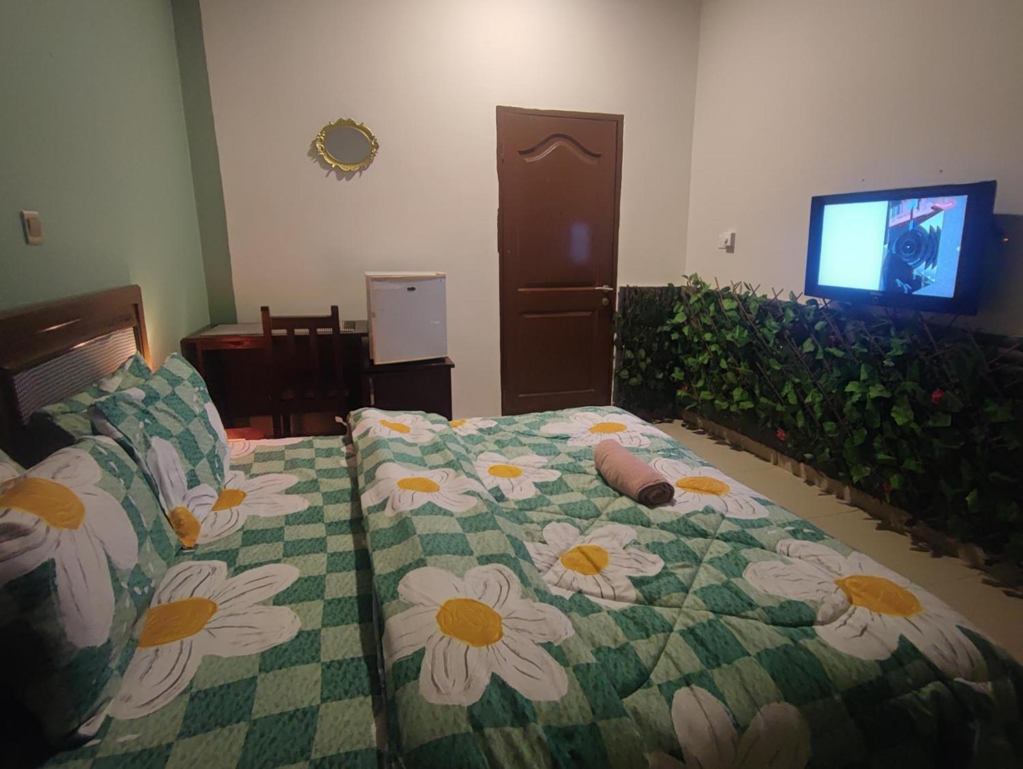 Hotel Ellisa Hospitality And Spa Accra Esterno foto