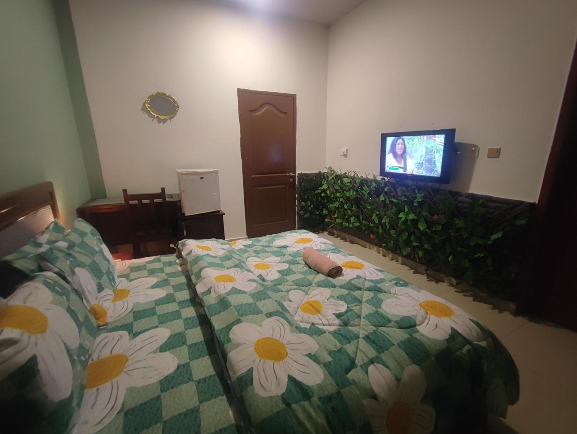 Hotel Ellisa Hospitality And Spa Accra Esterno foto