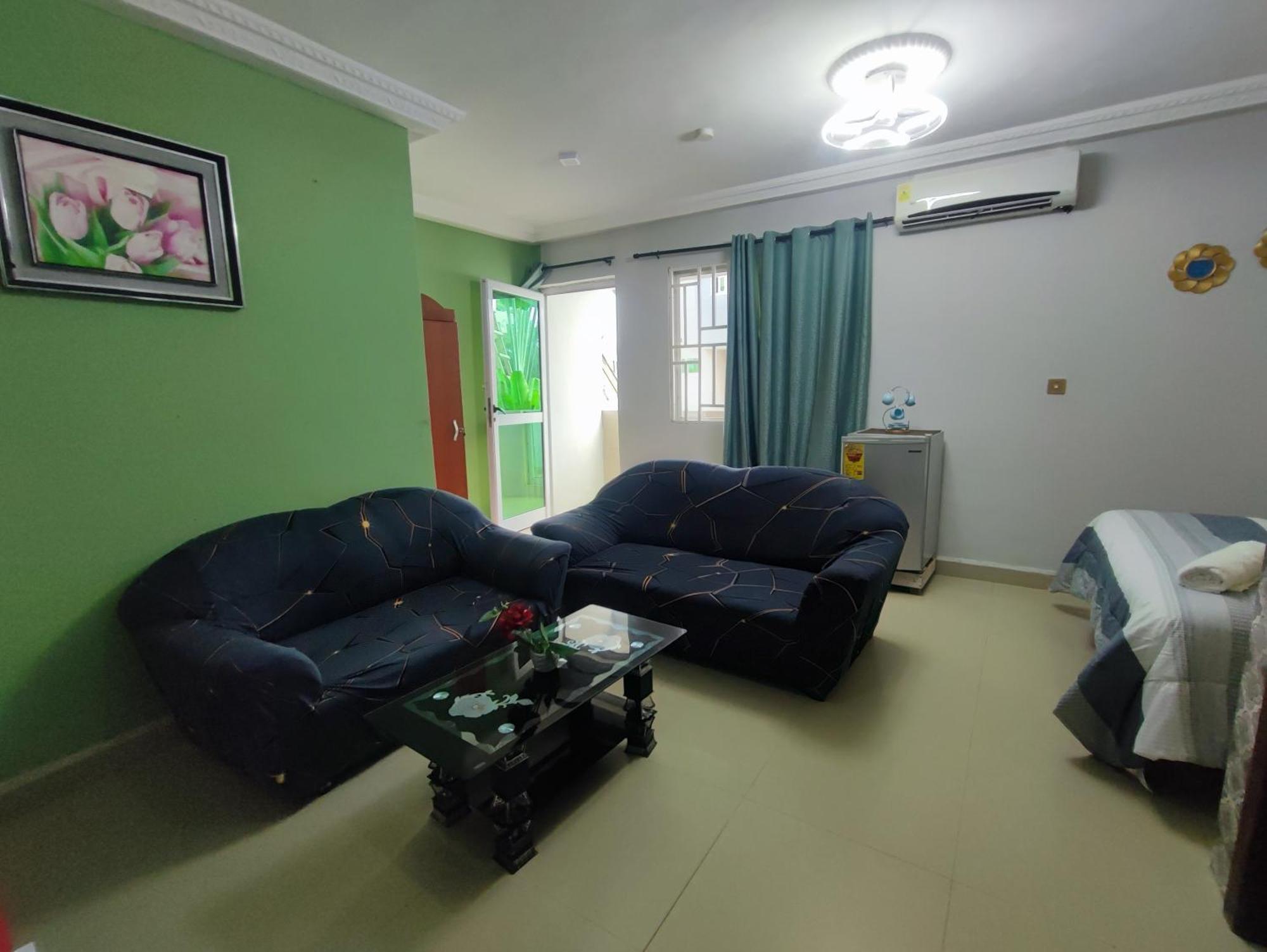 Hotel Ellisa Hospitality And Spa Accra Esterno foto