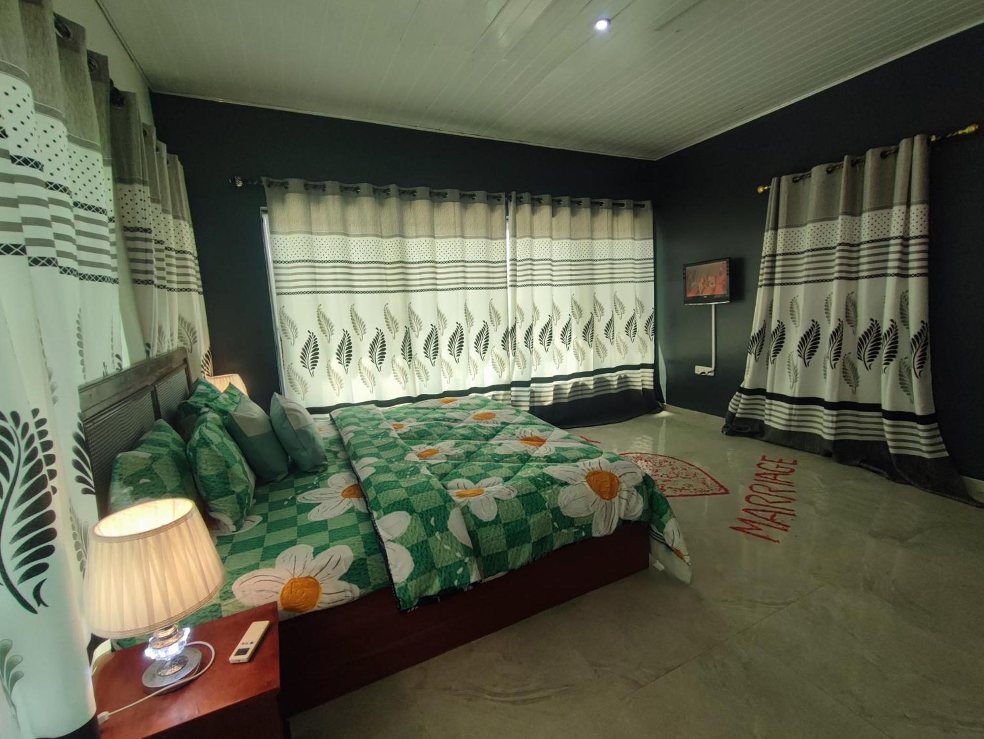 Hotel Ellisa Hospitality And Spa Accra Esterno foto
