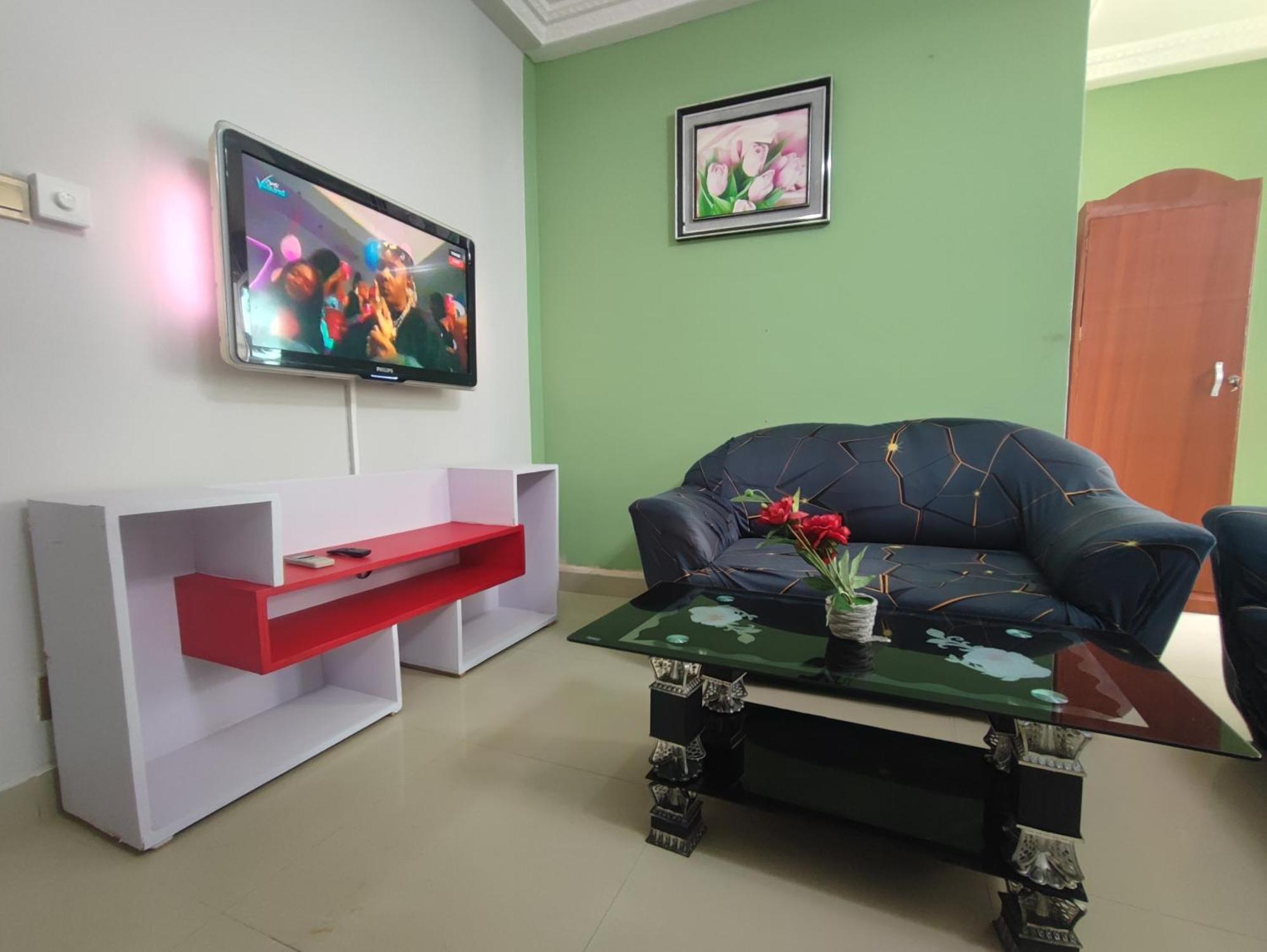 Hotel Ellisa Hospitality And Spa Accra Esterno foto