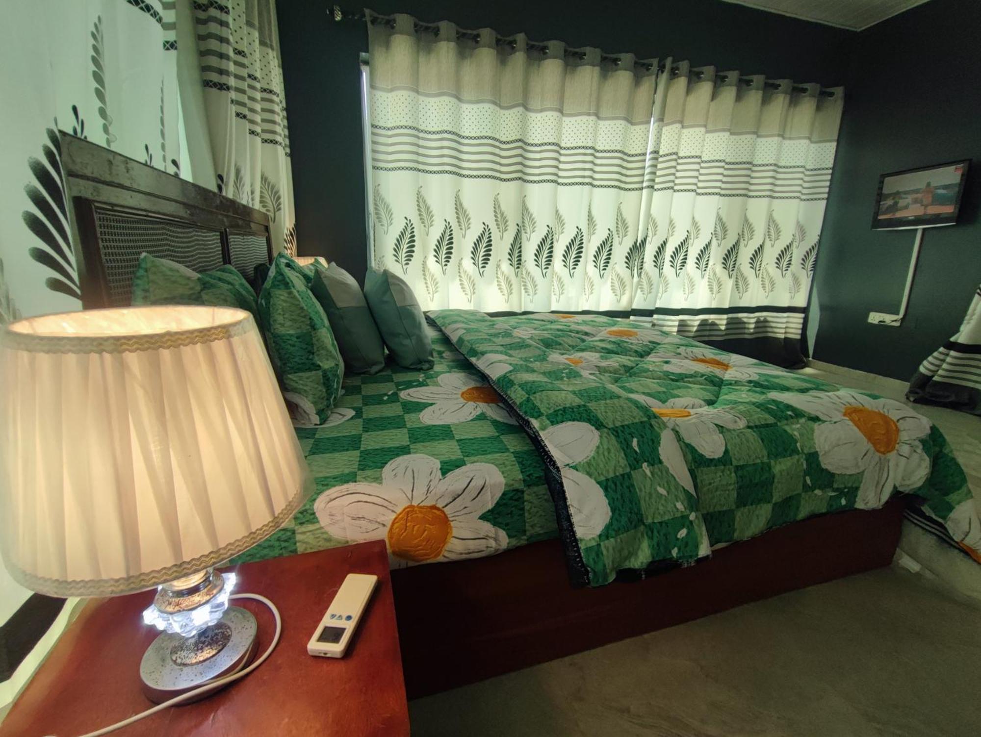 Hotel Ellisa Hospitality And Spa Accra Esterno foto
