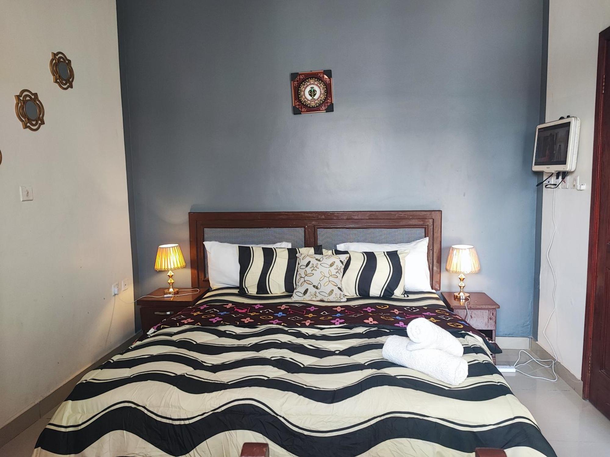 Hotel Ellisa Hospitality And Spa Accra Esterno foto