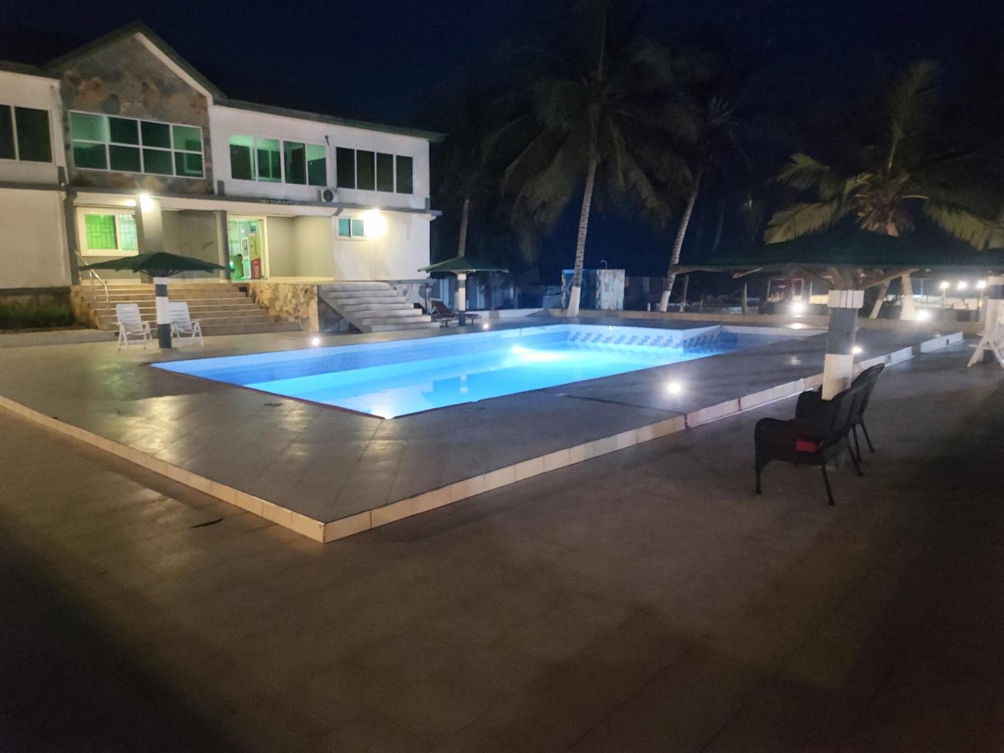 Hotel Ellisa Hospitality And Spa Accra Esterno foto